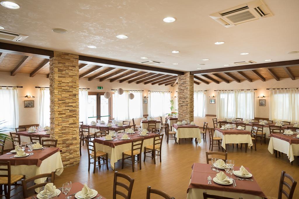 Valle Himara Guest House เปียนาเดยีอัลบาเนซี ภายนอก รูปภาพ