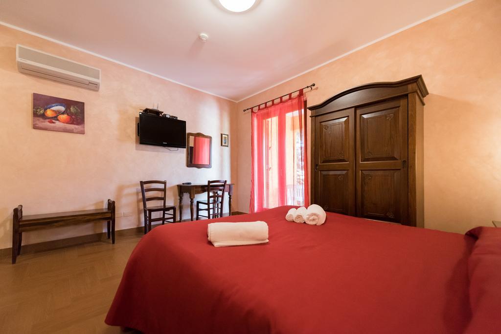 Valle Himara Guest House เปียนาเดยีอัลบาเนซี ภายนอก รูปภาพ
