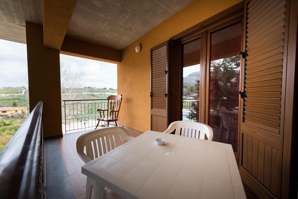 Valle Himara Guest House เปียนาเดยีอัลบาเนซี ภายนอก รูปภาพ
